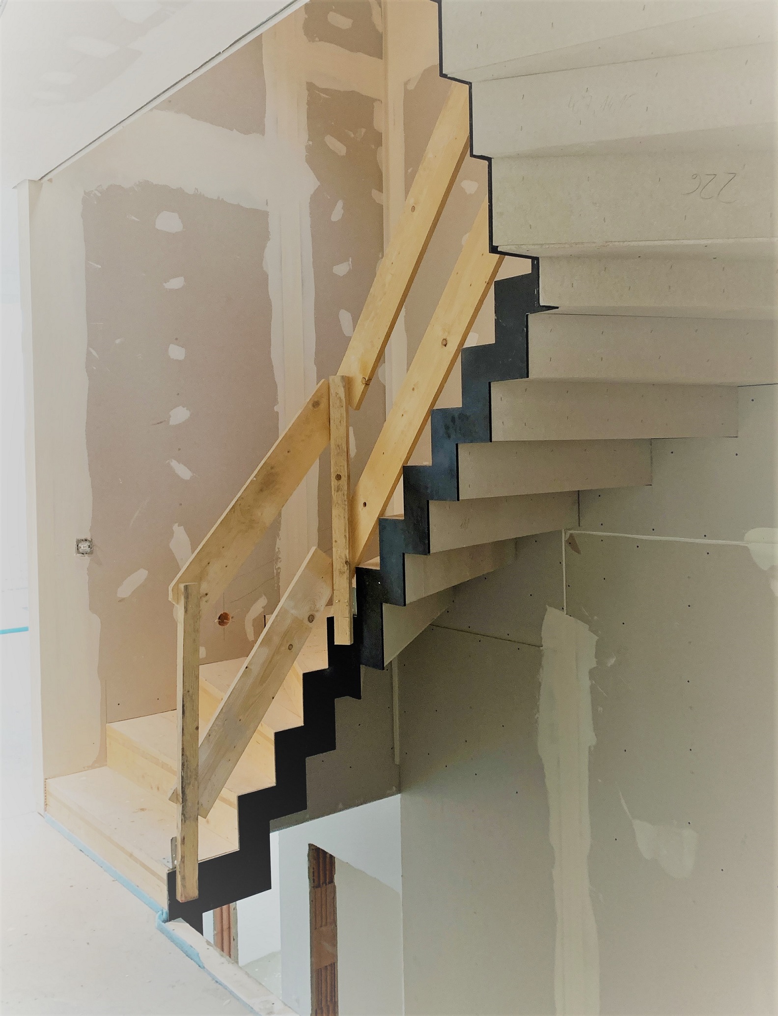 Faltwerk-Treppe aus Brettsperrholz im Bauzustand